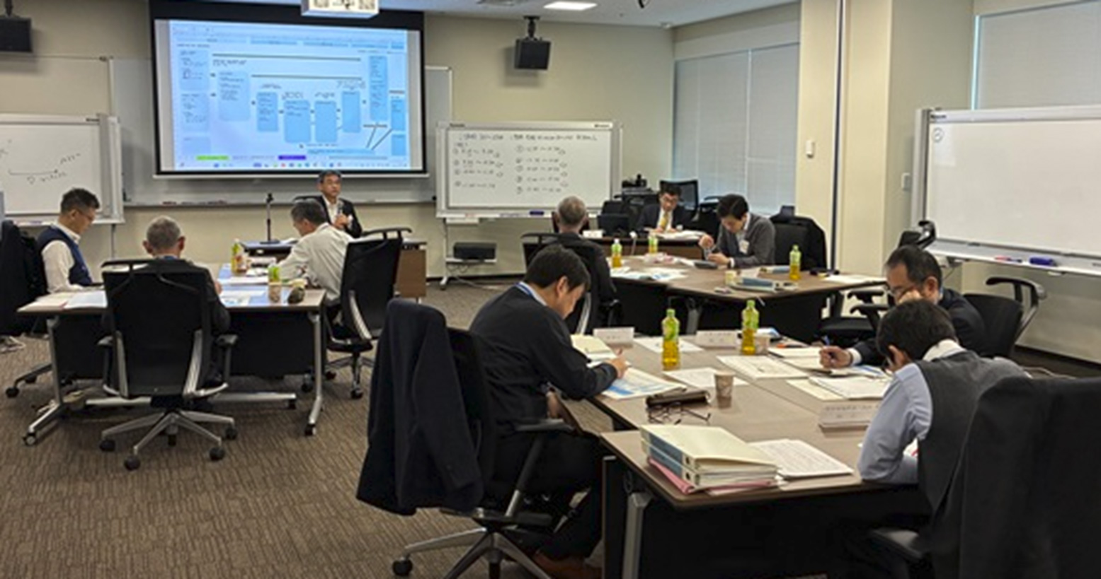 農林中央金庫品川研修センターで受講者全員が自組織(信漁連)の中期経営戦略案を発表、その後活発に質疑応答が行われた